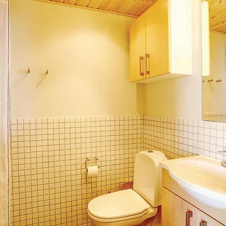 Lovely Home In Ronne With Kitchen * レンネ