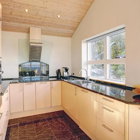 Lovely Home In Ronne With Kitchen 別荘